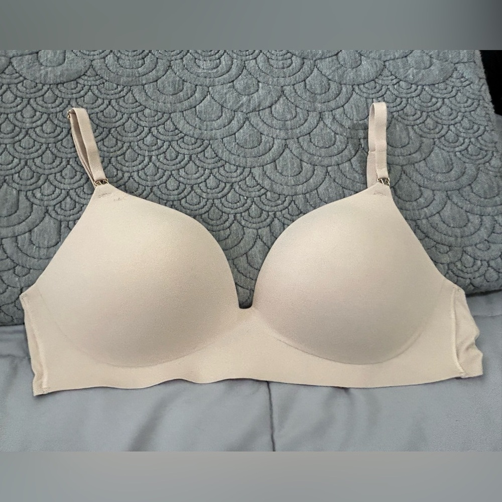 Victoria’s Secret padded, no wire bra size 32D